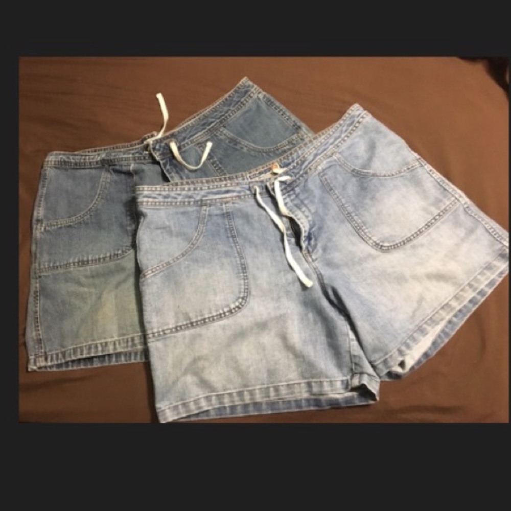 Old Navy  just below waist jean shorts size 16